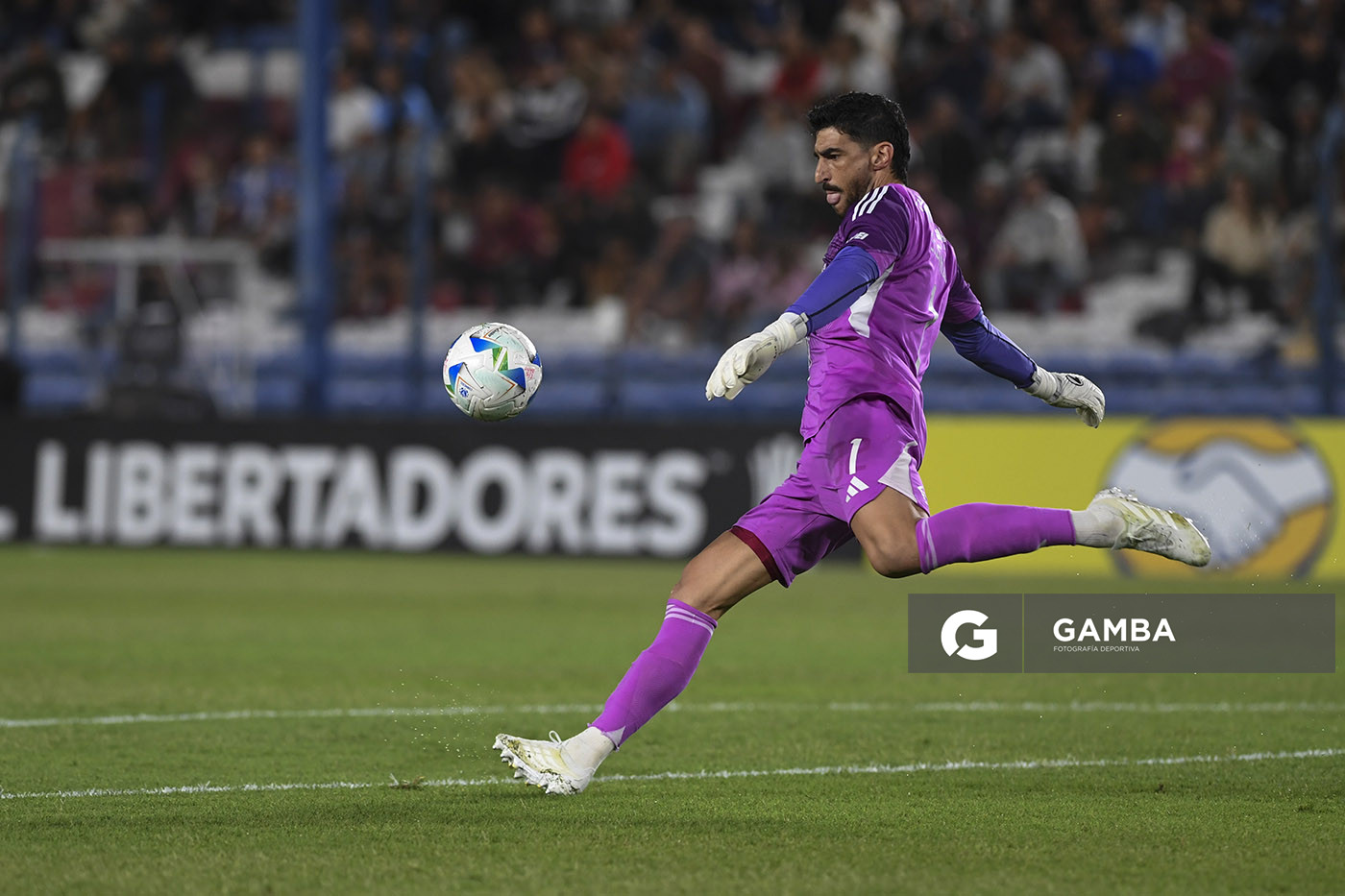 Salvador Ichazo, golero de Independiente Medellín, Copa Conmebol Libertadores. Estadio Gran Parque Central.