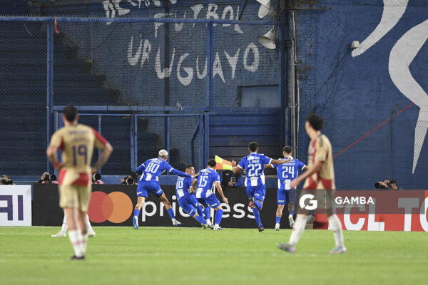 Bruno Larregui, de Juventud, Copa Conmebol Libertadores. Estadio Gran Parque Central.