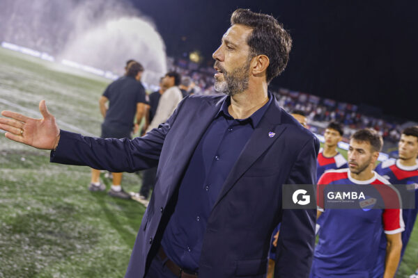 Jorge Bava, director técnico de Nacional, Liga AUF Uruguaya. Estadio Charrúa.