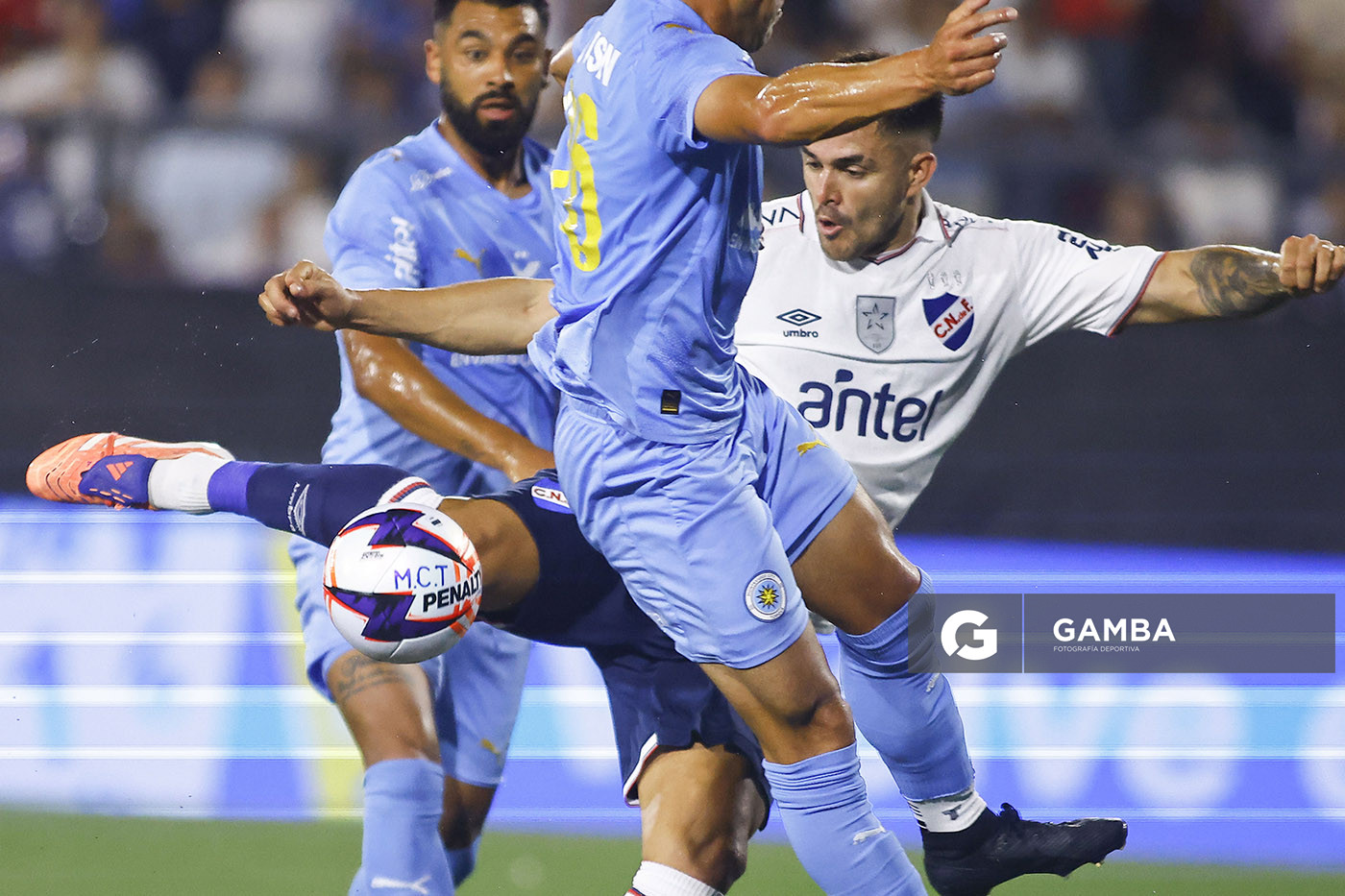 Maximiliano Gómez, de Nacional, Liga AUF Uruguaya. Estadio Charrúa.