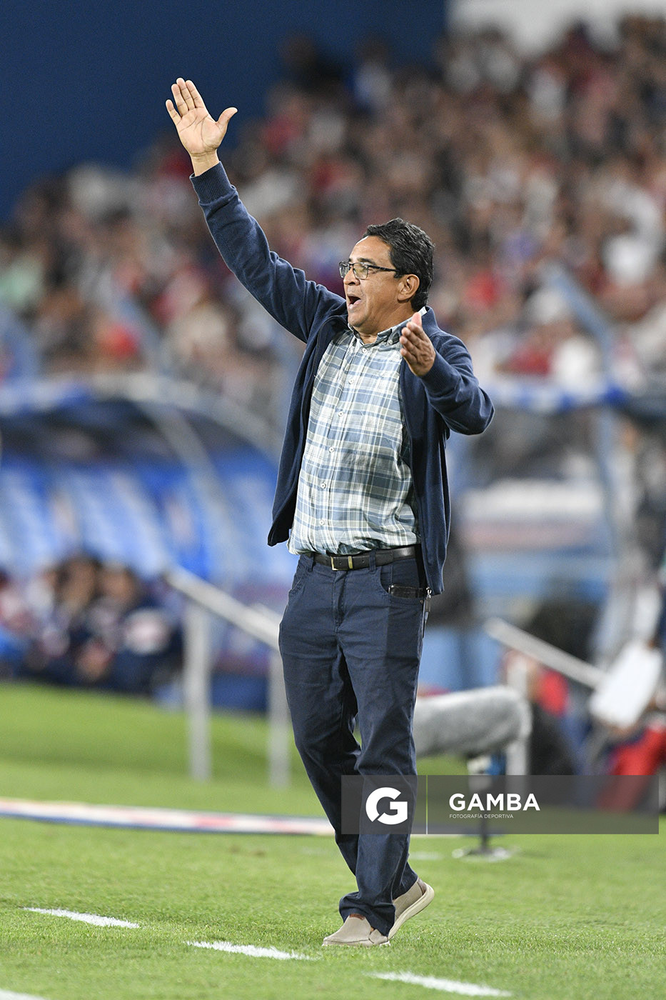 Danielo Núñez, director técnico de Cerro Largo, Liga AUF Uruguaya. Estadio Gran Parque Central.