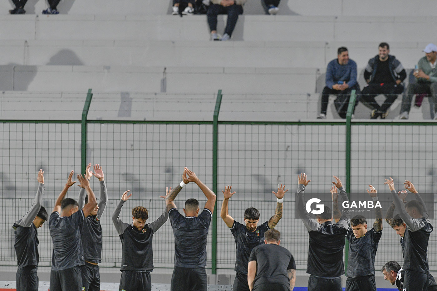 Jugadores de Deportivo Maldonado. Liga AUF Uruguaya. Estadio Domingo Burgueño.