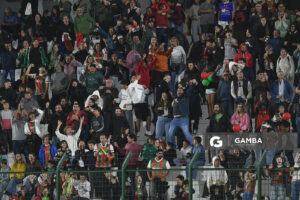 Hinchas de Nacional. Liga AUF Uruguaya. Estadio Domingo Burgueño.