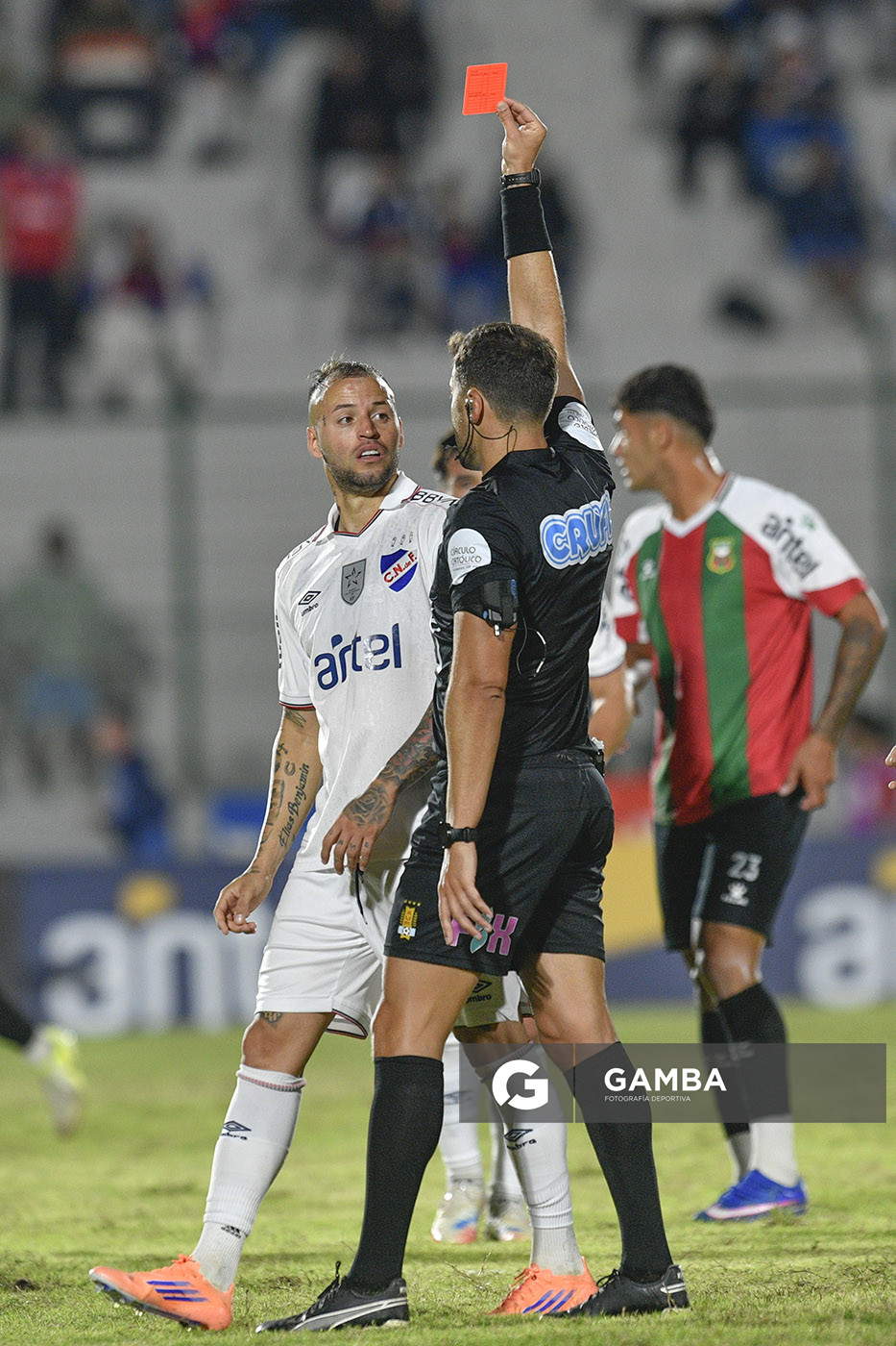Gustavo Tejera, árbitro central, Liga AUF Uruguaya. Estadio Domingo Burgueño.
