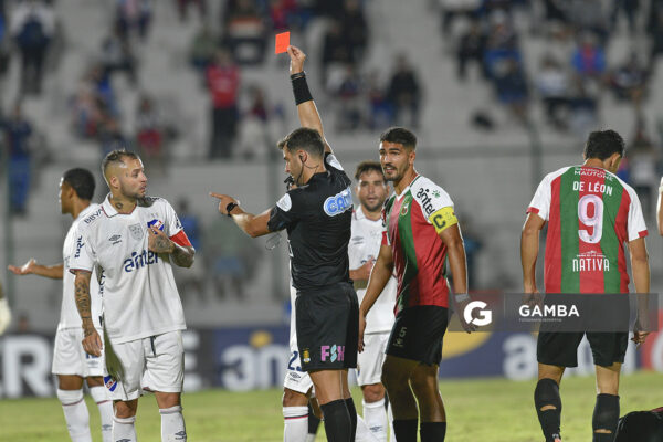 Gustavo Tejera, árbitro central, Liga AUF Uruguaya. Estadio Domingo Burgueño.