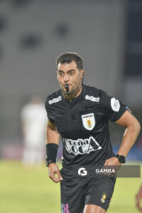Gustavo Tejera, árbitro central, Liga AUF Uruguaya. Estadio Domingo Burgueño.