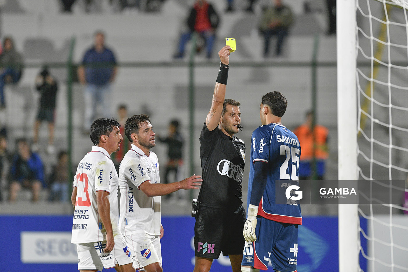Gustavo Tejera, árbitro central, Liga AUF Uruguaya. Estadio Domingo Burgueño.