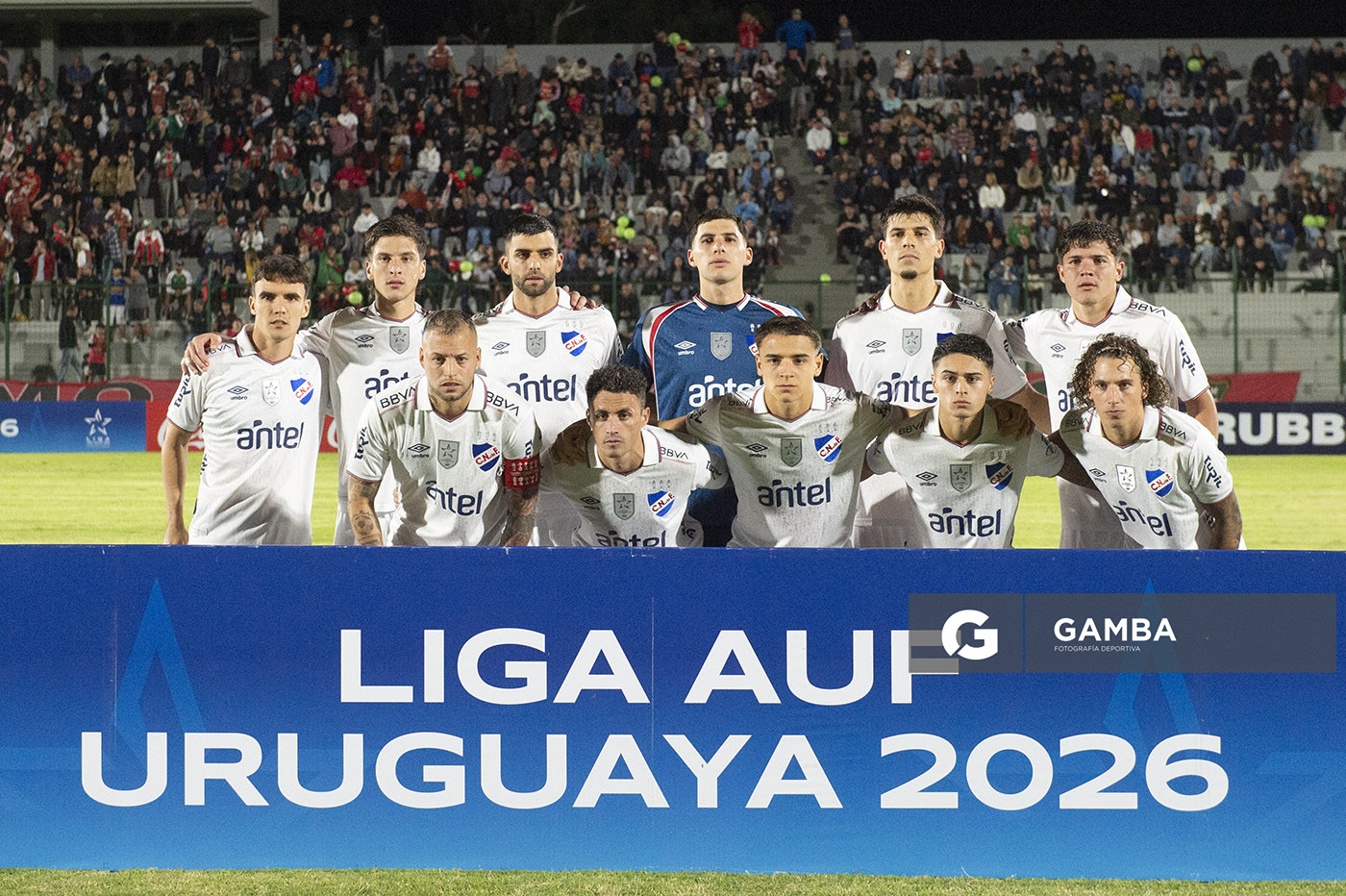 Titulares de Nacional. Liga AUF Uruguaya. Estadio Domingo Burgueño.