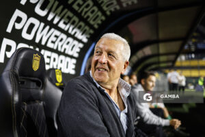 Gustavo Ferrín, Director Deportivo y director técnico interino de Liverpool, Liga AUF Uruguaya. Estadio Campeón del Siglo.