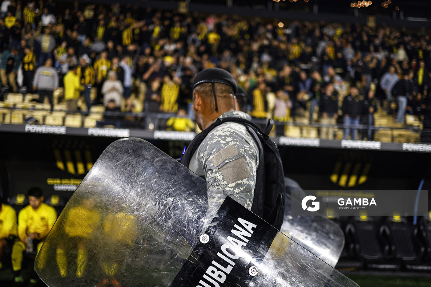 Efectivo de la Guardia Republicana. Liga AUF Uruguaya. Estadio Campeón del Siglo.