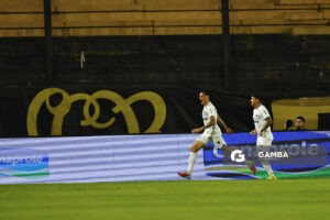 Rúben Bentancourt, de Liverpool, Liga AUF Uruguaya. Estadio Campeón del Siglo.