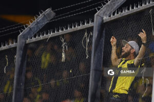 Hinchas de Peñarol. Liga AUF Uruguaya. Estadio Campeón del Siglo.