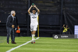 Rúben Bentancourt, de Liverpool, Liga AUF Uruguaya. Estadio Campeón del Siglo.