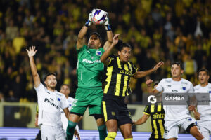 Martín Campaña, golero de Liverpool, Liga AUF Uruguaya. Estadio Campeón del Siglo.