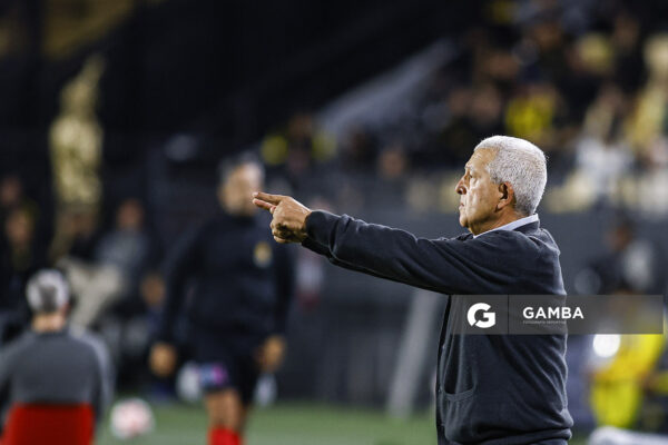 Gustavo Ferrín, Director Deportivo y director técnico interino de Liverpool, Liga AUF Uruguaya. Estadio Campeón del Siglo.
