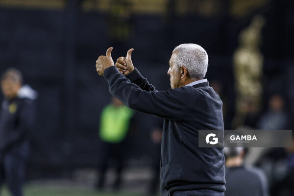 Gustavo Ferrín, Director Deportivo y director técnico interino de Liverpool, Liga AUF Uruguaya. Estadio Campeón del Siglo.