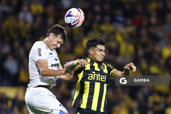 Santiago Strasorier, de Liverpool, Liga AUF Uruguaya. Estadio Campeón del Siglo.