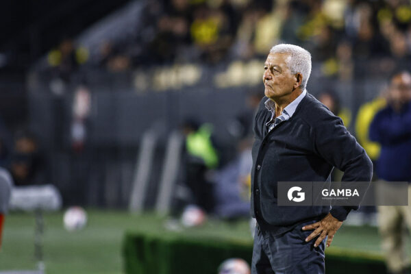 Gustavo Ferrín, Director Deportivo y director técnico interino de Liverpool, Liga AUF Uruguaya. Estadio Campeón del Siglo.