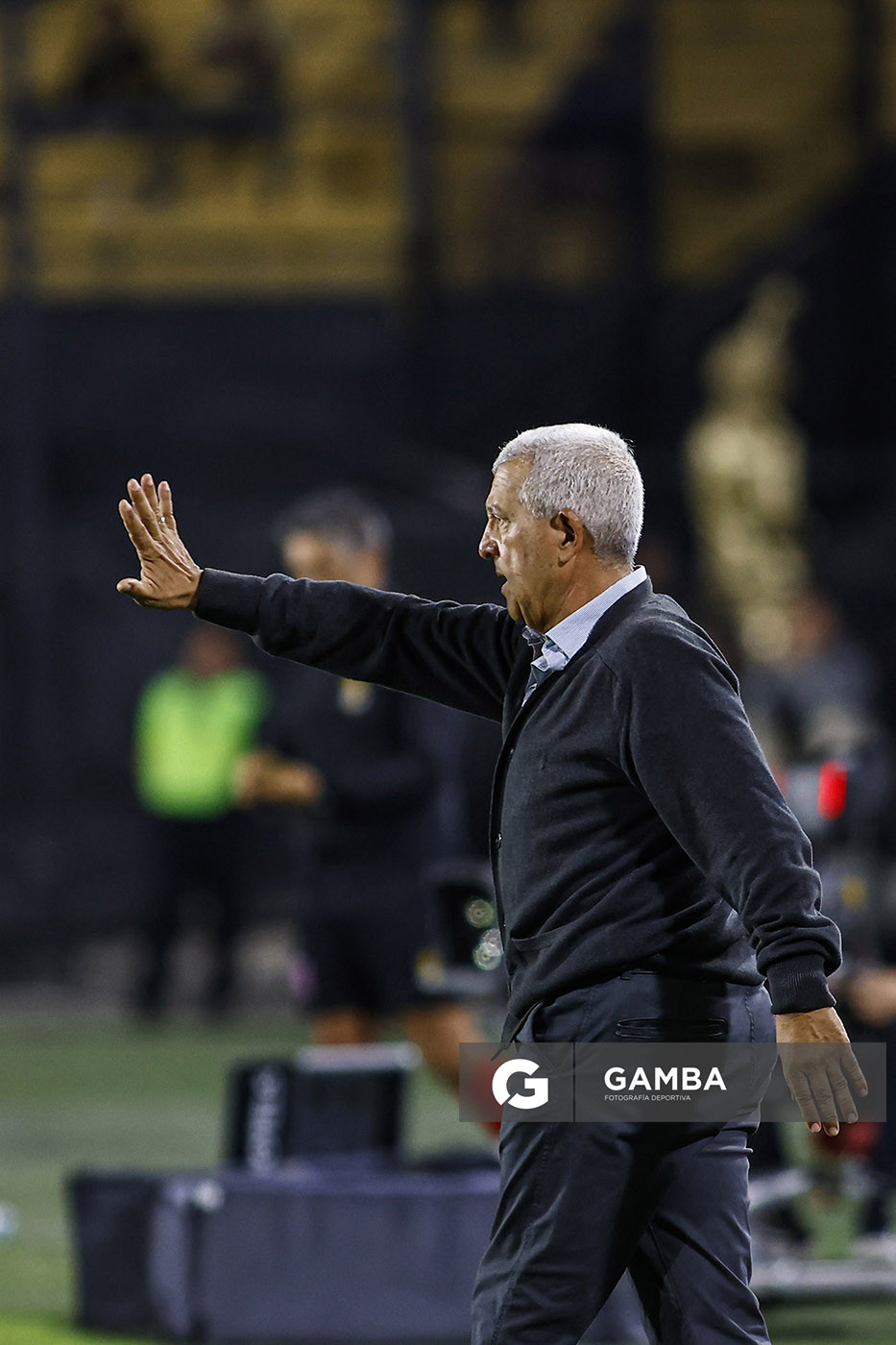 Gustavo Ferrín, Director Deportivo y director técnico interino de Liverpool, Liga AUF Uruguaya. Estadio Campeón del Siglo.