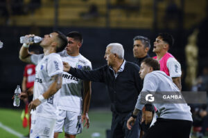 Gustavo Ferrín, Director Deportivo y director técnico interino de Liverpool, Liga AUF Uruguaya. Estadio Campeón del Siglo.