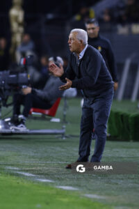 Gustavo Ferrín, Director Deportivo y director técnico interino de Liverpool, Liga AUF Uruguaya. Estadio Campeón del Siglo.