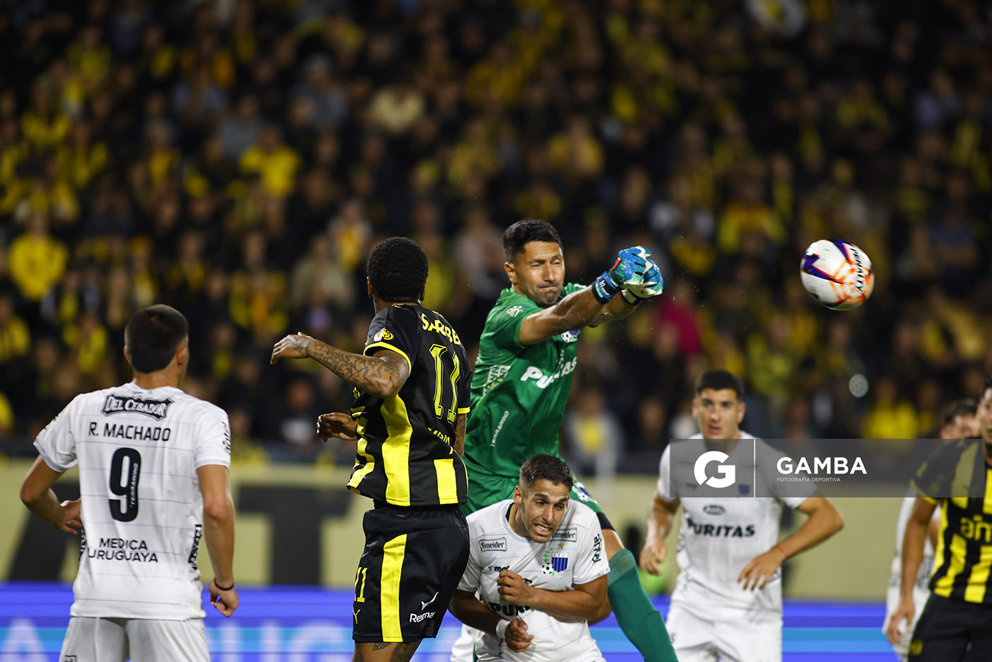 Martín Campaña, golero de Liverpool, Liga AUF Uruguaya. Estadio Campeón del Siglo.