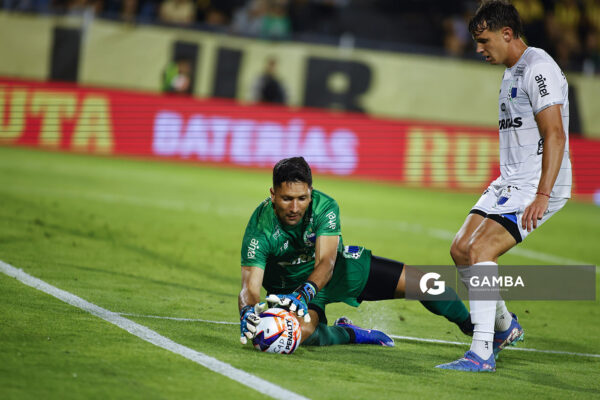Martín Campaña, golero de Liverpool, Liga AUF Uruguaya. Estadio Campeón del Siglo.