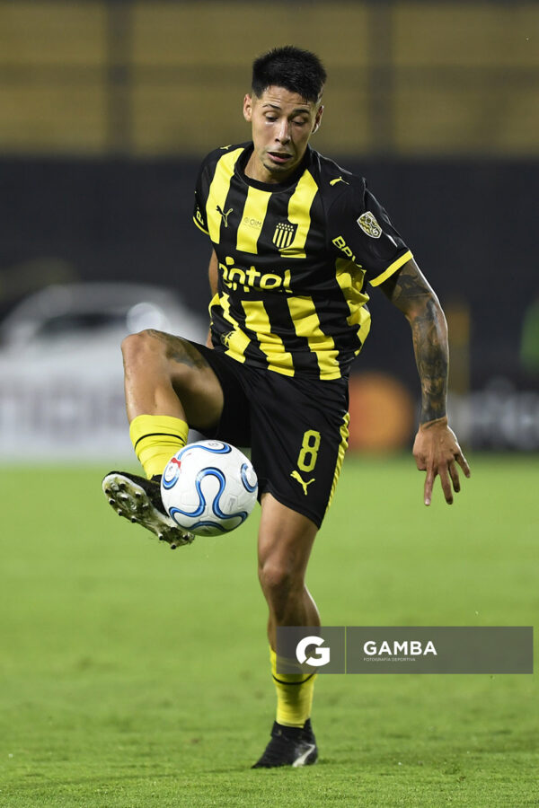 Roberto Fernández, de Peñarol, Copa Conmebol Libertadores. Estadio Campeón del Siglo.