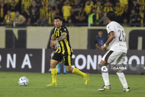 Eric Remedi, de Peñarol, Copa Conmebol Libertadores. Estadio Campeón del Siglo.