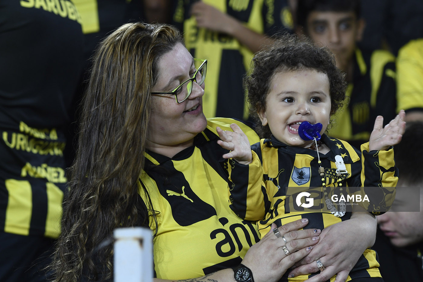 Hinchas de Peñarol. Copa Conmebol Libertadores. Estadio Campeón del Siglo.