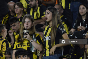 Hinchas de Peñarol. Copa Conmebol Libertadores. Estadio Campeón del Siglo.