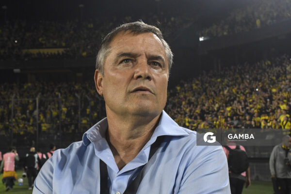 Diego Aguirre, director técnico de Peñarol, Copa Conmebol Libertadores. Estadio Campeón del Siglo.