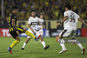 Matías Arezo, de Peñarol, Copa Conmebol Libertadores. Estadio Campeón del Siglo.