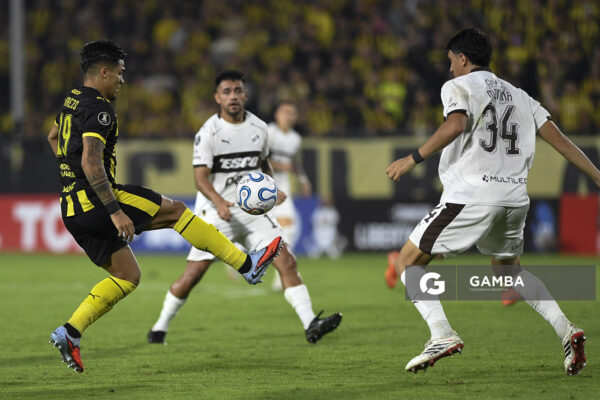 Matías Arezo, de Peñarol, Copa Conmebol Libertadores. Estadio Campeón del Siglo.