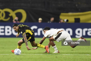 Eduardo Darias, de Peñarol, Copa Conmebol Libertadores. Estadio Campeón del Siglo.