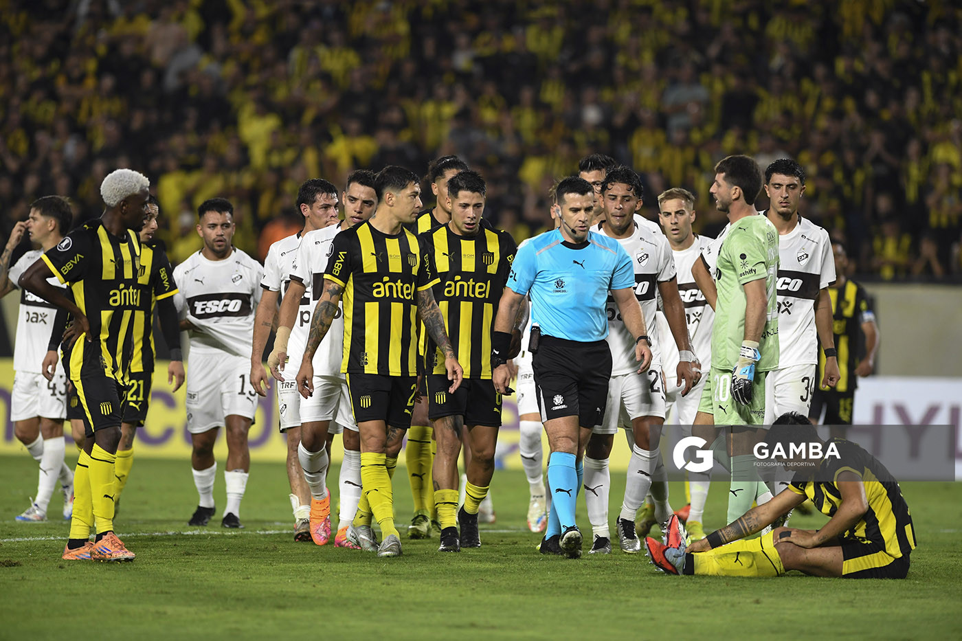 Matías Arezo, de Peñarol, Copa Conmebol Libertadores. Estadio Campeón del Siglo.