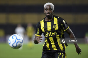 Luis Angulo, de Peñarol, Copa Conmebol Libertadores. Estadio Campeón del Siglo.