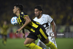 Matías Arezo, de Peñarol, Copa Conmebol Libertadores. Estadio Campeón del Siglo.