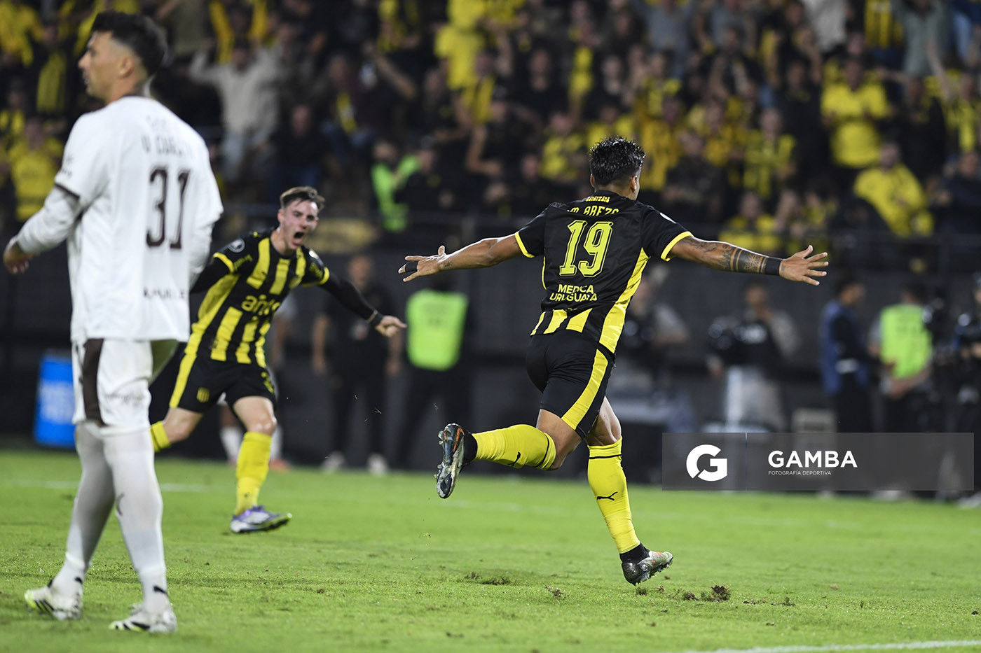 Matías Arezo, de Peñarol, Copa Conmebol Libertadores. Estadio Campeón del Siglo.
