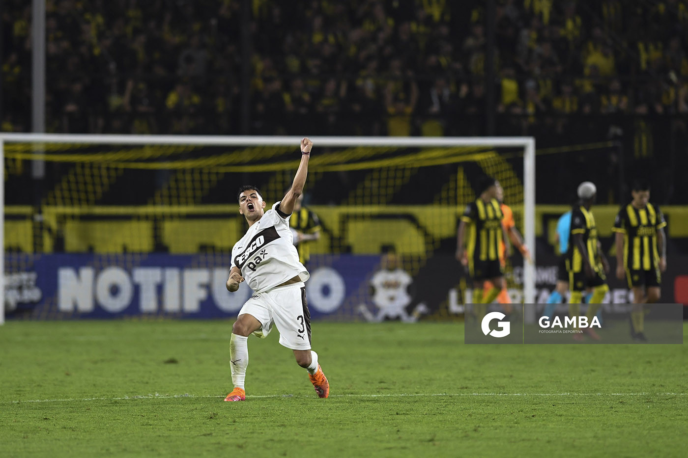Tomás Silva, de Platense, Copa Conmebol Libertadores. Estadio Campeón del Siglo.