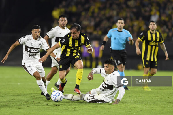 Franco González, de Peñarol, Copa Conmebol Libertadores. Estadio Campeón del Siglo.
