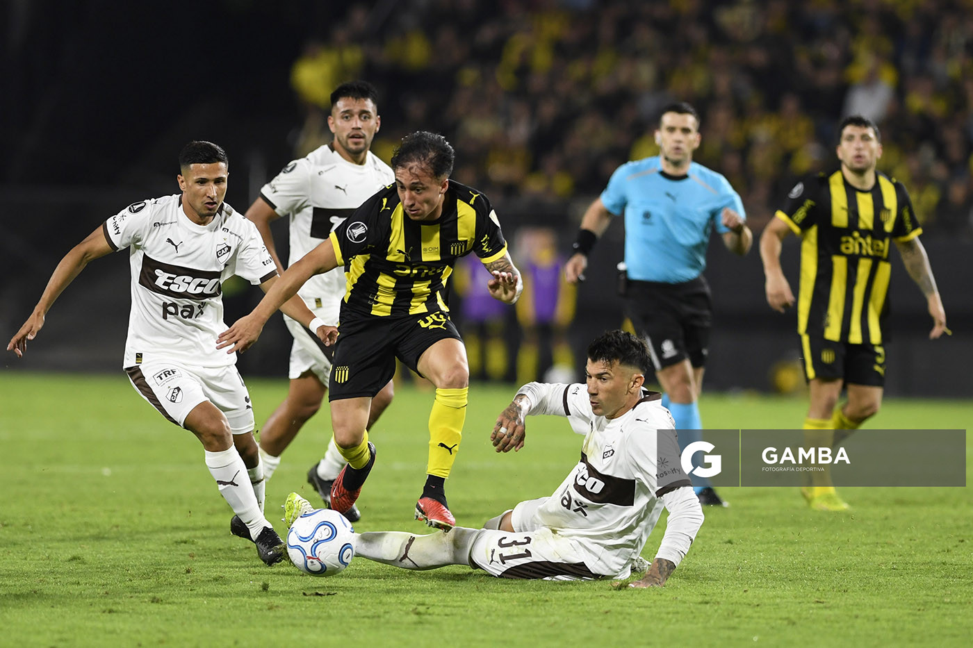 Franco González, de Peñarol, Copa Conmebol Libertadores. Estadio Campeón del Siglo.