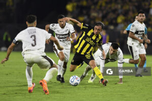 Franco González, de Peñarol, Copa Conmebol Libertadores. Estadio Campeón del Siglo.