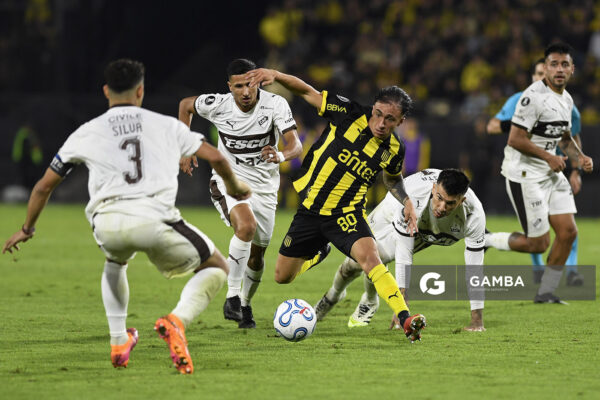 Franco González, de Peñarol, Copa Conmebol Libertadores. Estadio Campeón del Siglo.
