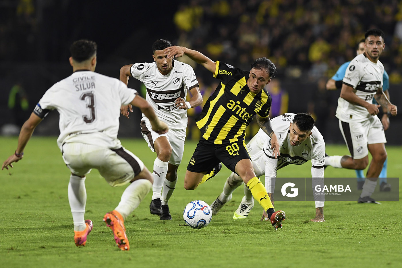 Franco González, de Peñarol, Copa Conmebol Libertadores. Estadio Campeón del Siglo.