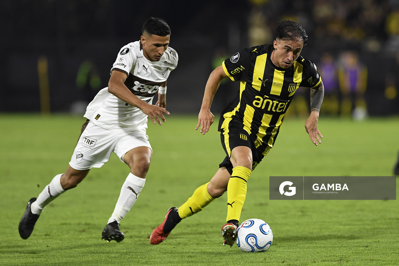Franco González, de Peñarol, Copa Conmebol Libertadores. Estadio Campeón del Siglo.