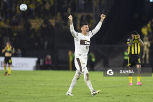 Víctor Cuesta, de Platense, Copa Conmebol Libertadores. Estadio Campeón del Siglo.