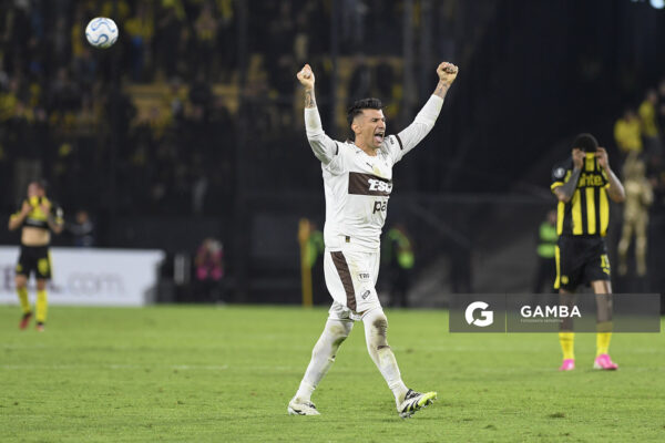 Víctor Cuesta, de Platense, Copa Conmebol Libertadores. Estadio Campeón del Siglo.