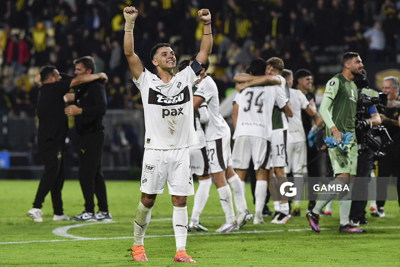 Tomás Silva, de Platense, Copa Conmebol Libertadores. Estadio Campeón del Siglo.