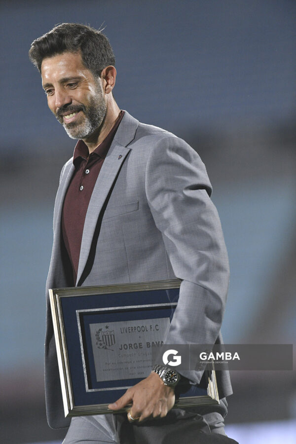 Jorge Bava, director técnico de Nacional, Liga AUF Uruguaya. Estadio Centenario.